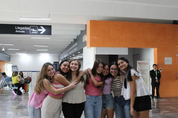 Currículo bilíngue e intercâmbio ampliam horizontes e preparam jovens para o mundo globalizado